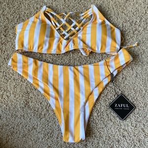 L (fits like M) white and yellow stripe bikini set